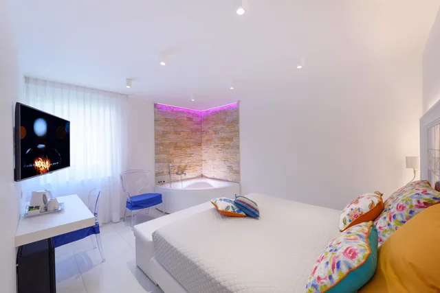 Deluxe, King Bed, Adult Only، Hotel Amalfi 2/8