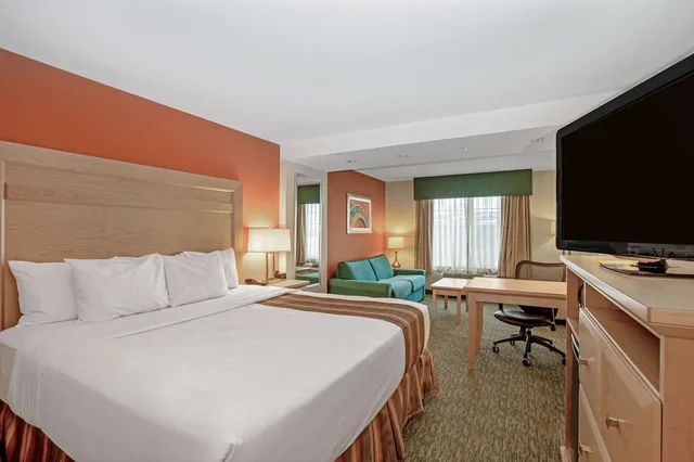 غرفة ديلوكس بسرير كوين، La Quinta Inn & Suites by Wyndham Grand Forks 1/1