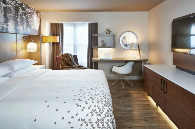 غرفة، The Del Monte Lodge Renaissance Rochester Hotel Spa 2/10
