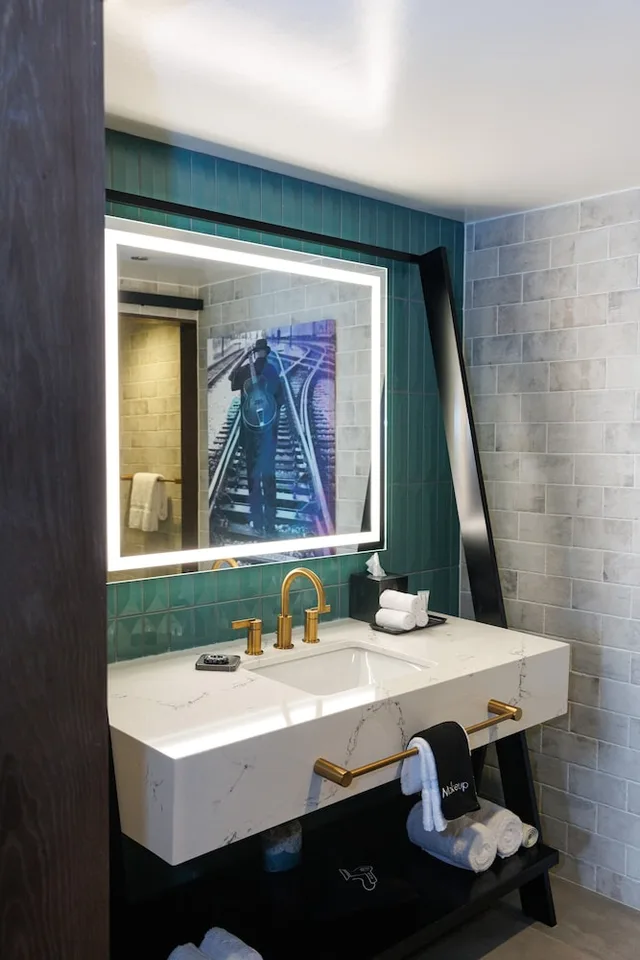 Deluxe, 2 Queen Beds, Stadium View، Belle Of Baton Rouge Casino Hotel 3/3