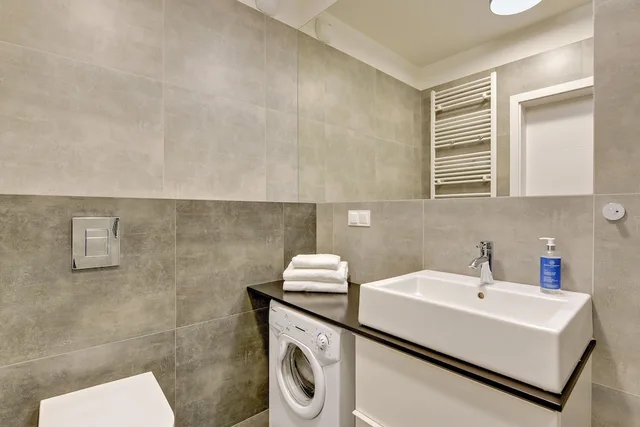 شقة ديلوكس بسريرين منفصلين بشرفة بغرفتي نوم مع أريكة، Grano Apartments 9/10