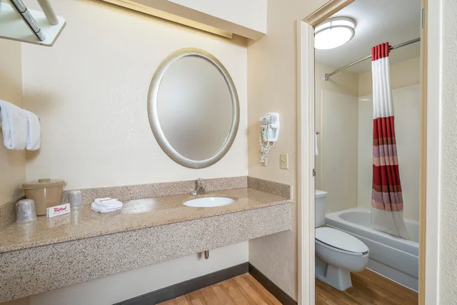 غرفة سوبيريور، Red Roof Inn Cleveland Airport-Middleburg Heights 4/4