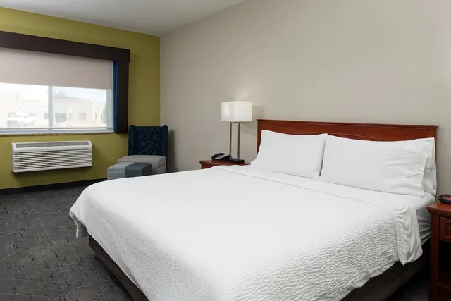 غرفة قياسية بسرير كوين، Holiday Inn Express Hotel And Suites Farmington Bloomfield 2/5