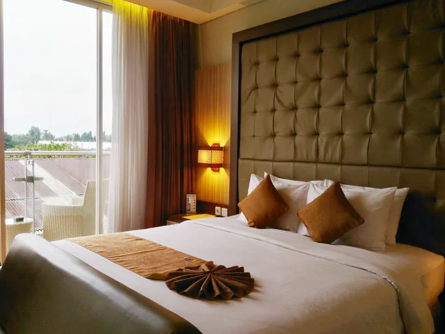 جناح بسرير كوين، Crystal Lotus Hotel 1/3