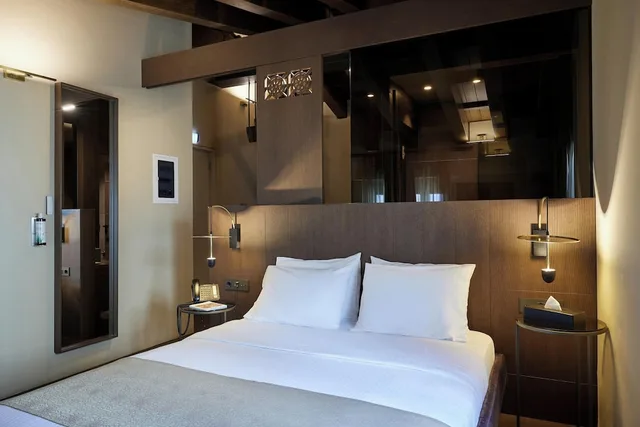 Room, Queen Bed, Outdoor Jetted Tub, Attic، Athens 1890 Boutique Hotel & Spa 4/7