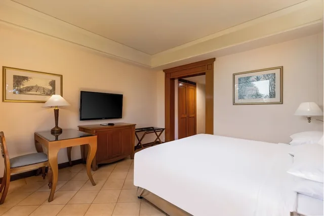 Room, King Bed, Golf Course View، Hyatt Regency Yogyakarta 2/6