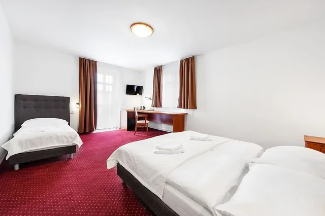 غرفة ثلاثية بسرير كوين وسرير فردي، Hotel Marie Luisa 1/2