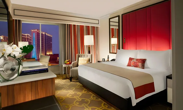 Room, King Bed, Queen Bed, Eiffel View، The Parisian Macau 2/2