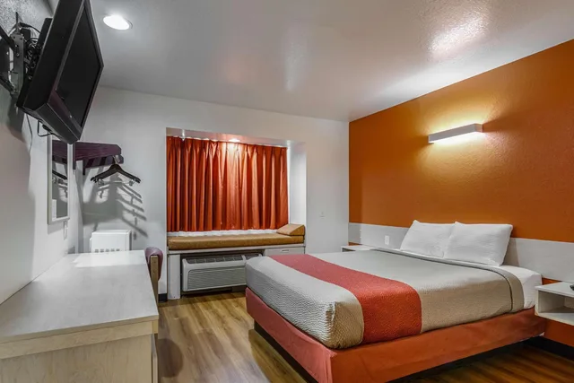غرفة بسرير كوين لذوي الإعاقة، Motel6 McAlester, OK 2/9