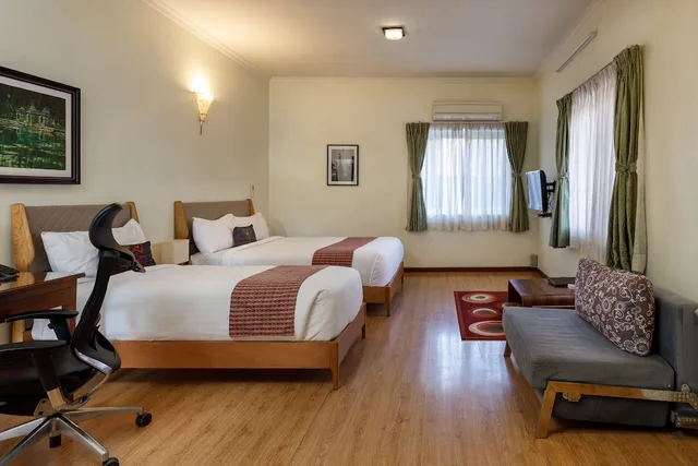 غرفة بريميير بسريرين منفصلين، Shaligram Hotel 1/3
