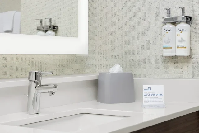 غرفة قياسية بسرير كينج لذوي الإعاقة، Holiday Inn Express Knoxville Strawberry Plains 6/7
