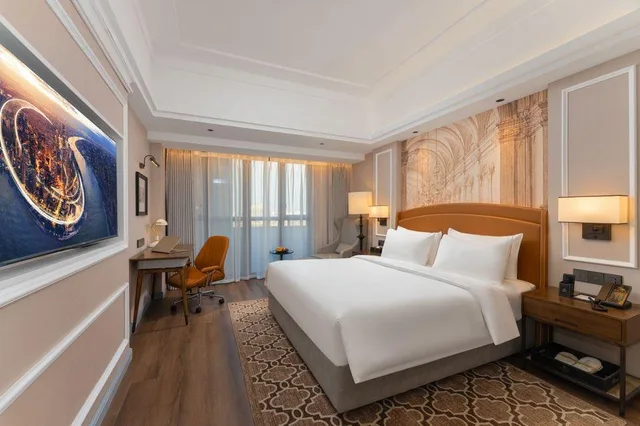 Deluxe, Queen Bed, Vienna International Hotel (Shanghai National Exhibition and Convention Center Cao'an Road) 1/1