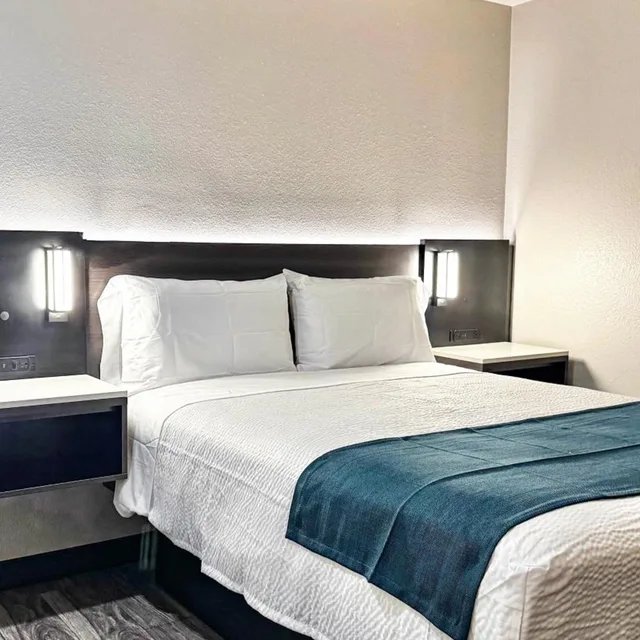 1 Full Bed - ADA/RI Shower/Micfridge، Motel6 Atascadero, CA 6/10