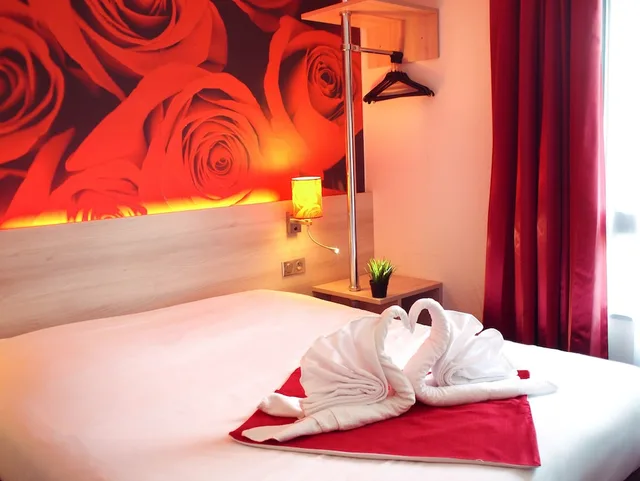 غرفة عائلية بسرير مزدوج وسريرين منفصلين، Hôtel Inn Design Vannes Resto Novo 2/8