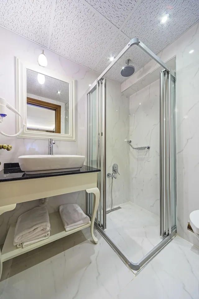 غرفة اقتصادية بسرير كوين، Spectra Hotel 4/4