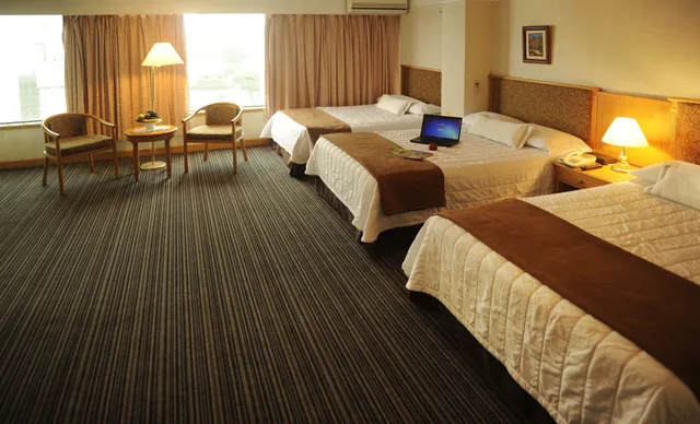 غرفة قياسية ثلاثية بثلاثة أسرّة، Miramar Hotel 4/5