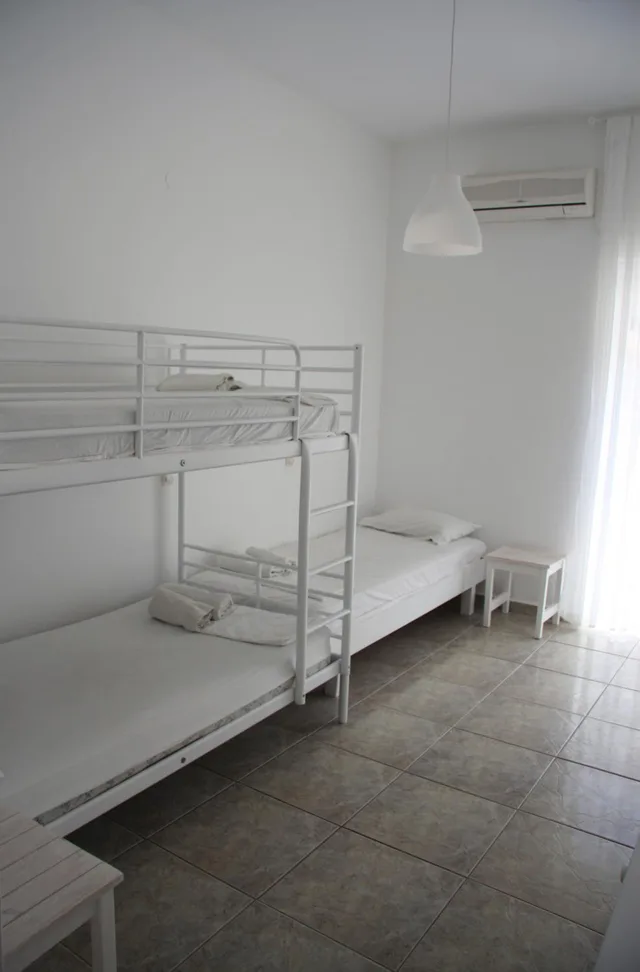 غرفة اقتصادية ثلاثية، Armadoros Hotel / Ios Backpackers 7/7