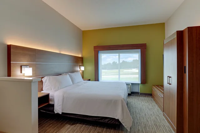 جناح تنفيذي بسرير كينج بجاكوزي، Holiday Inn Express Campbellsville 4/6