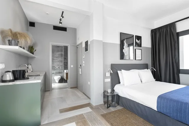 Deluxe, Queen Bed, Acropolis View, Terrace, PLAY Theatrou Athens, a member of Brown Hotels 2/5