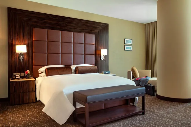 جناح بسرير كينج بغرفة نوم واحدة مع دخول الصالة، City Centre Rotana Doha 3/5