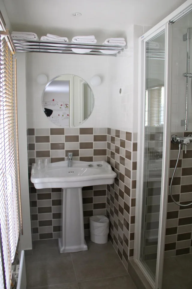 غرفة سوبيريور بسرير مزدوج أو سريرين منفصلين، Hotel Des 3 Poussins 4/4