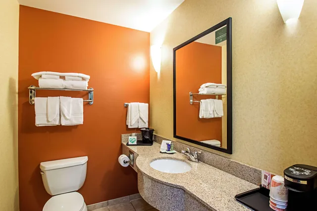 غرفة بسريرين كوين، Sleep Inn & Suites Madison - Monona 3/3