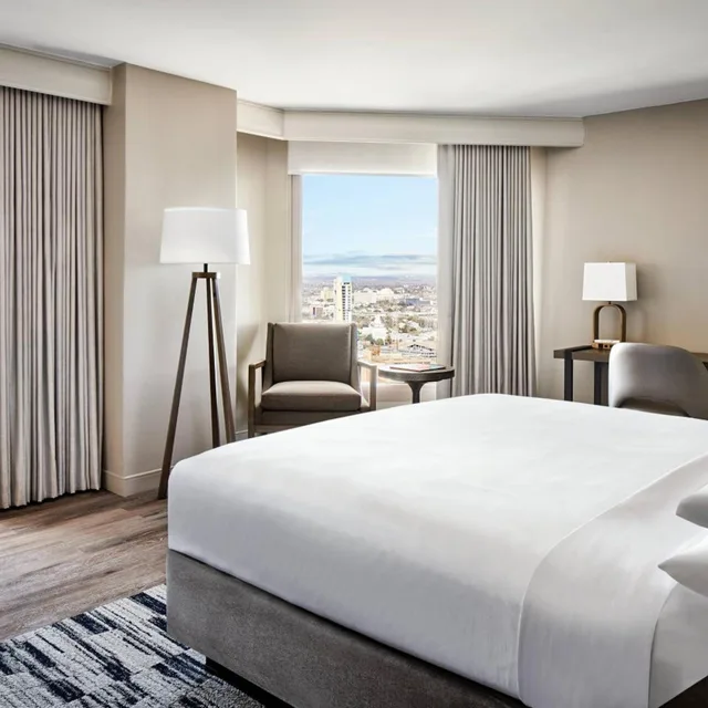 غرفة مع دخول صالة النادي لذوي الإعاقة، San Antonio Marriott Rivercenter on The River Walk 1/3