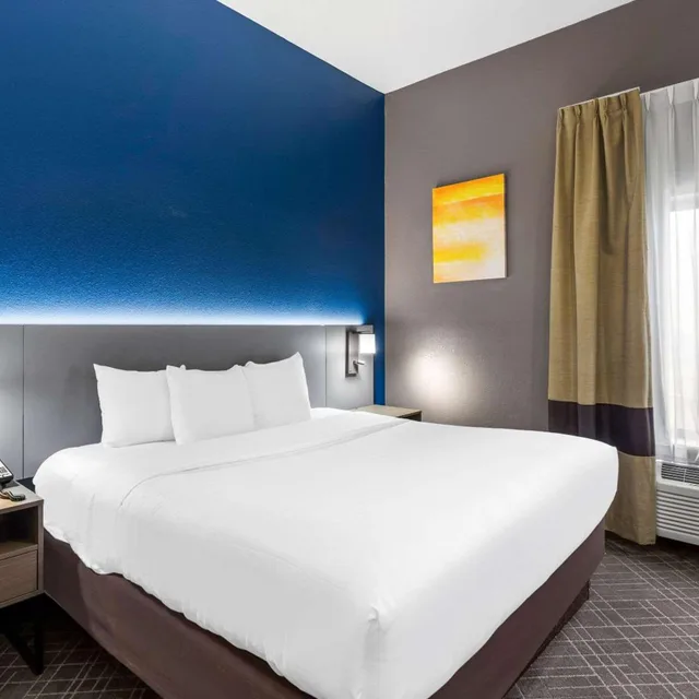جناح بسرير كينج بجاكوزي، Comfort Inn & Suites Kenosha-Pleasant Prairie 2/10