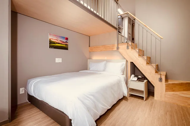 غرفة بسريرين مزدوجين وسرير بطابقين، Sollago Myeongdong Hotel and Residence 1/1