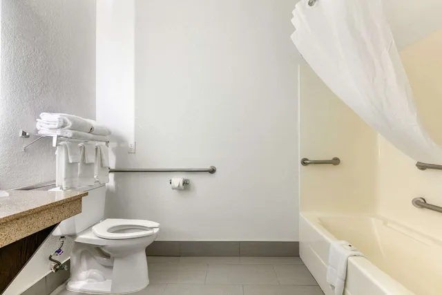 Suite, King Bed, Sofa, Accessible, Clarion Pointe Columbus-Bradley Park 2/2