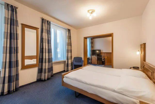 غرفة ثلاثية بسرير كوين، Hotel Alpina Luzern 1/1