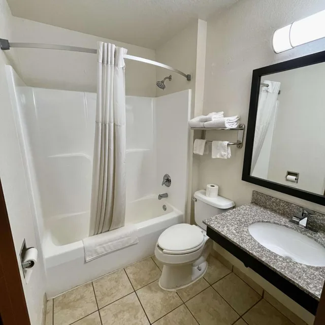 غرفة بسريرين كوين يُسمح فيها بالحيوانات الأليفة، SureStay by Best Western Prince Frederick 2/2