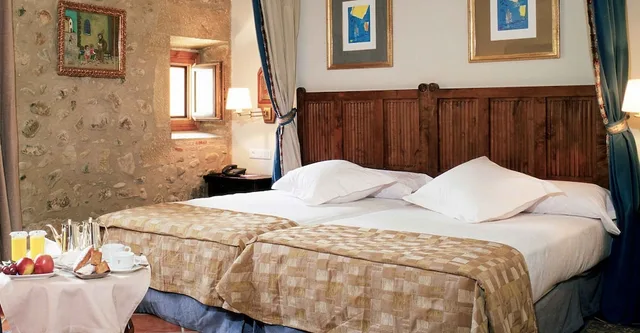 غرفة قياسية بسريرين منفصلين، Parador de Santo Domingo Bernardo de Fresneda 2/3