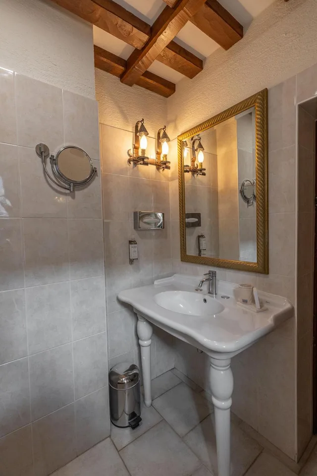 غرفة سوبيريور بسرير كينج، FERME DE LA RANCONNIERE - MANOIR DE MATHAN 9/9