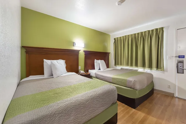 Standard, 2 Double Beds, Smoking, Motel6 Meridian, MS 2/6
