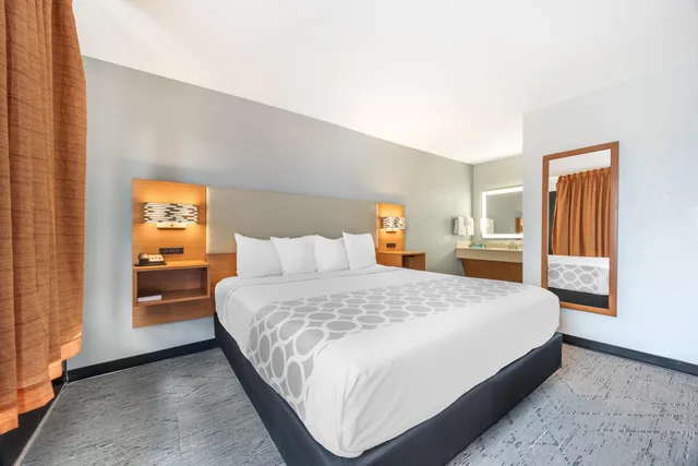 غرفة عائلية بسرير كينج وسرير كوين، Suburban Studios Branson On The Strip 4/5