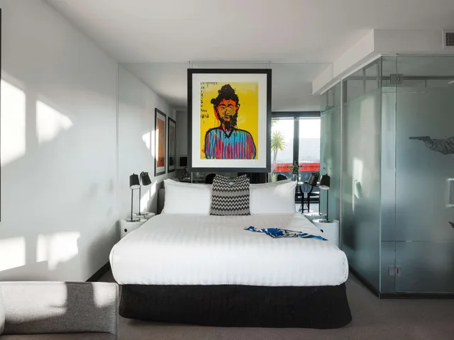 بنتهاوس جونيور، The Cullen Melbourne - Art Series 2/7