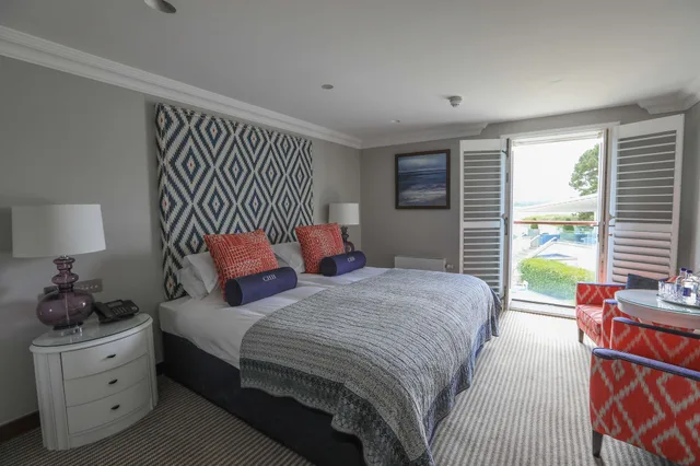 Deluxe, King Bed, Harbour View, The Christchurch Harbour 7/10