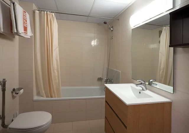 شقة عائلية بثلاثة أسرّة بشرفة بغرفة نوم واحدة بإطلالة جزئية على البحر، Apartamentos Rosanna 2/2