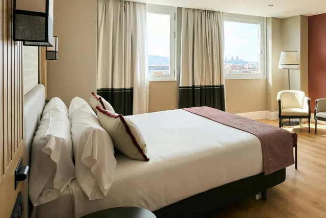غرفة ديلوكس بسرير مزدوج أو سريرين منفصلين، Hotel Catalonia Ramblas 2/3