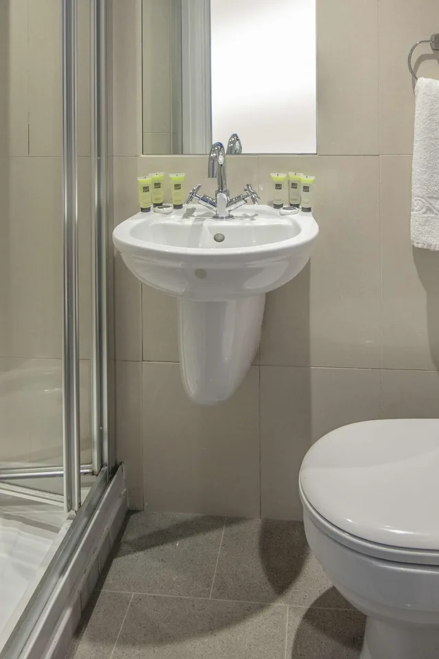 Loft, Standard, Multiple Beds، Queensway Hotel, Sure Hotel Collection by Best Western 3/3