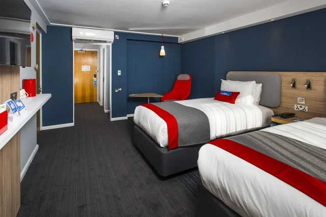 غرفة قياسية بسريرين منفصلين، Holiday Inn Express Portsmouth North 1/6