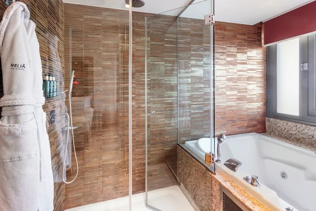 The Level, Junior Suite, King Bed، Melia Madrid Princesa Hotel 8/10