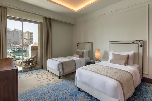 جناح بسرير كينج بغرفتي نوم، The St. Regis Marsa Arabia Island, The Pearl Qatar 5/10