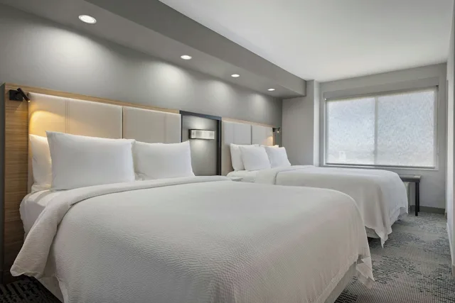 suite, multiple beds، SpringHill Suites Lancaster Palmdale 2/5