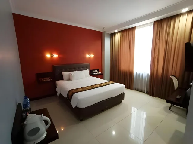 غرفة ديلوكس بسرير كوين وسريرين منفصلين، RIEZ PALACE HOTEL 2/2