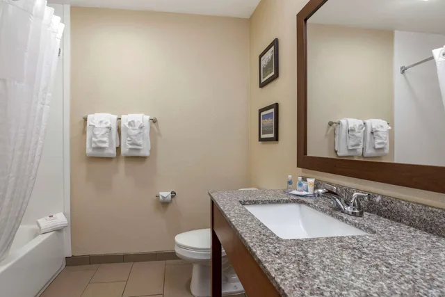 جناح بسريرين كوين مع أريكة، Comfort Inn Suites Pueblo 4/5