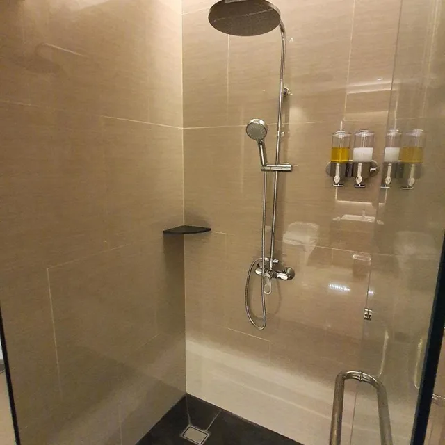 جناح جونيور، Classie Hotel 5/7