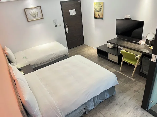 غرفة قياسية ثلاثية بسرير مزدوج وسرير فردي، Greenight Hotel 1/7