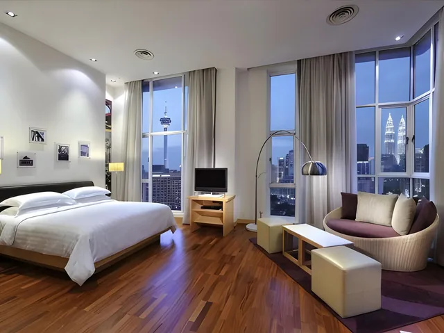 10 Rooms, Premium, Double Bed, Corner, Hotel Capitol Kuala Lumpur 1/2